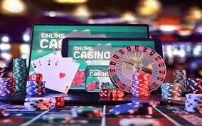 Pre-flop action dalam Poker Indonesia di play crot